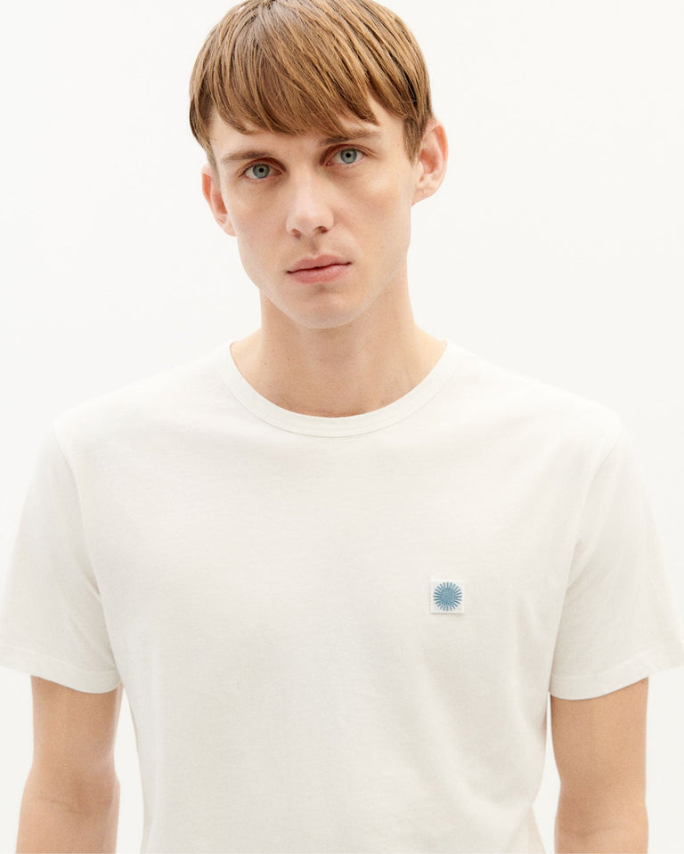 Camiseta blanca Sol espalda indigo sostenible-5