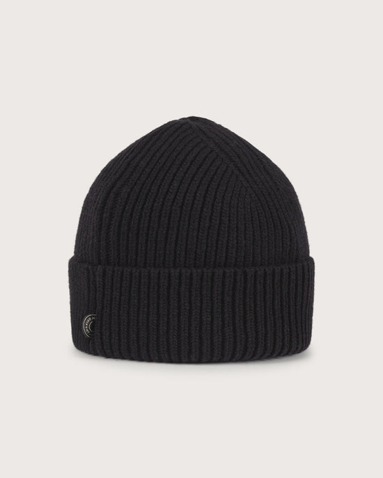 Beanie amor negro sostenible-foto silueta1