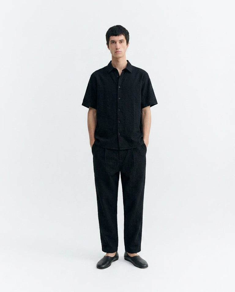 Camisa negra seersucker Tom sostenible-1.1