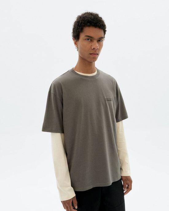 Camiseta gris bordada a mano flower Aaron sostenible - 1