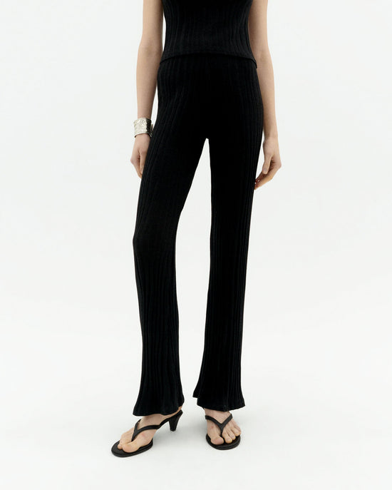 Pantalón negro Naia sostenible-1