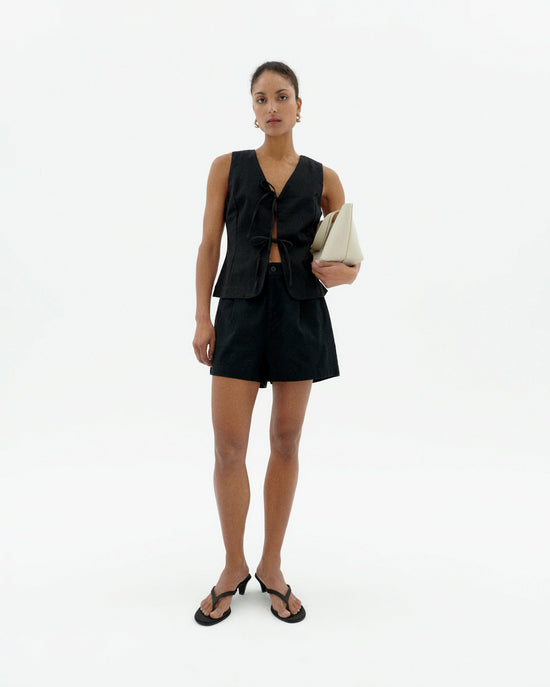 Short negro Narciso sostenible-2