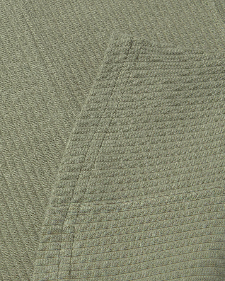 Top verde hemp Nadia sostenible silueta - 2
