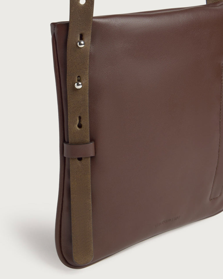 Bolso hombro marrón piel Bonbon sostenible - silueta 4