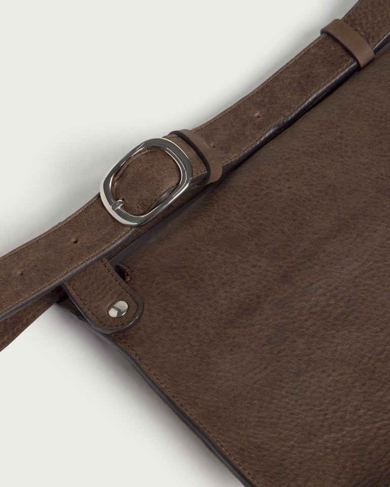 Riñonera marrón piel Brick sostenible - silueta 5